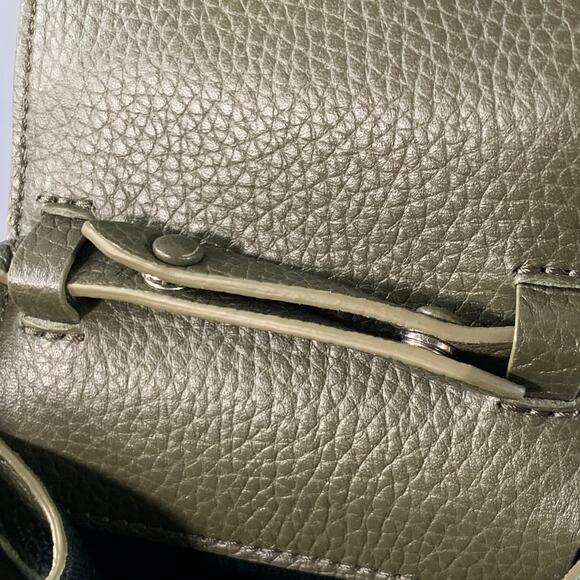 OFF-WHITE One Size Green Olive Embossed Pebble Grain Leather Phone Bag - Picture 9 of 10